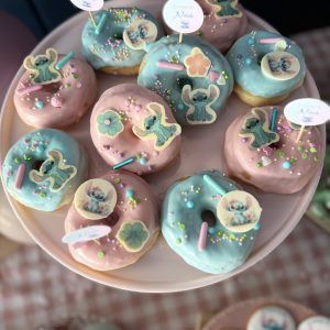 Mini donuts bañados en chocolate