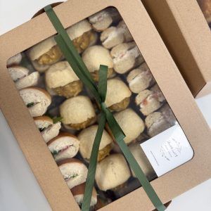 Caja surtida bocaditos salados